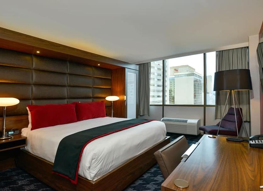 Hotel & Casino: Paradise Las Vegas Stay
